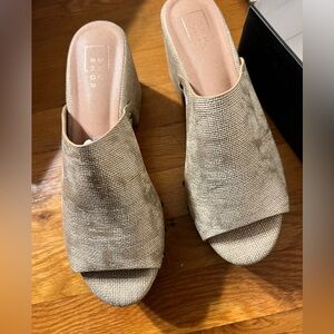 ShuShop Gina Nude Platform Clog Sandal in Gold Woven